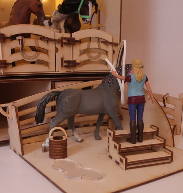 Schleih wooden horse stable – base