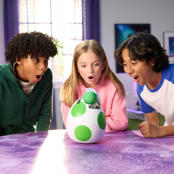 SUPER MARIO INTERACTIVE YOSHI FIGURINE IN A GALAXY FILM HATCHING EGG