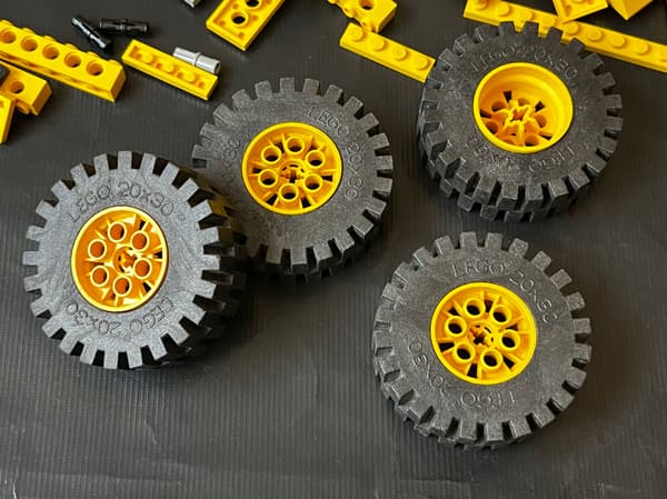 8853 LEGO Yellow Excavator