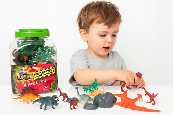 LARGE SET OF DINOSAUR FIGURINES IN A CONTAINER, 55 PIECES