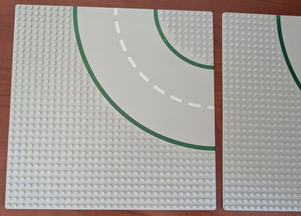 Lego 552 Town 2 Road Plates – Bend ID470