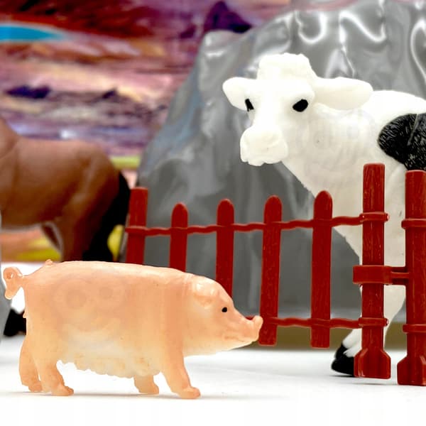 FARM ANIMALS FIGURINE SET