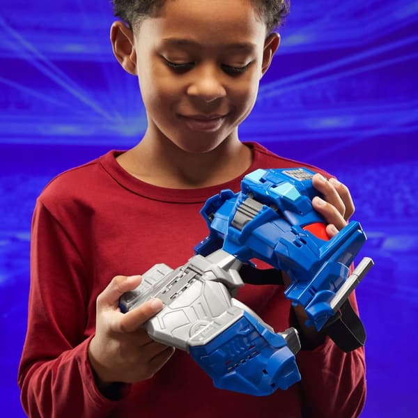 TRANSFORMERS OPTIMUS: A car that transforms into a figure in 18 steps – HASBRO