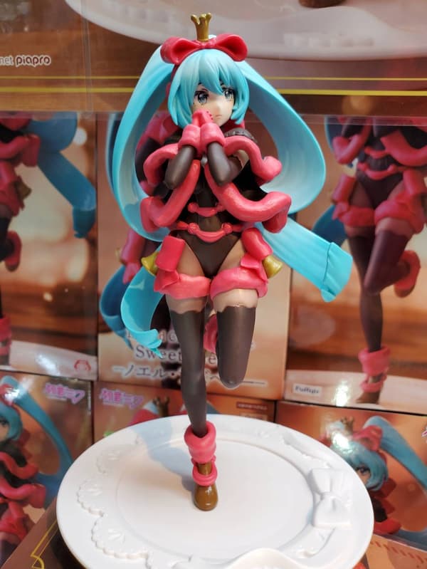Hatsune Miku PVC Statue – SweetSweets Series: Noel Raspberry Ver. – 21 cm