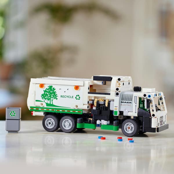 LEGO Technic 42167 Mack LR Electric Refuse Collection Lorry