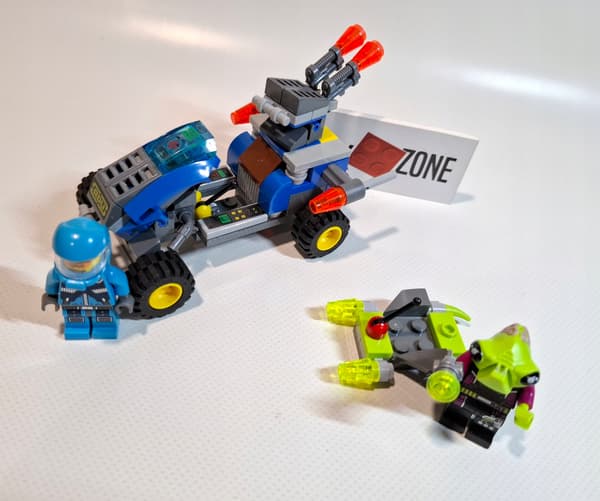LEGO Alien Conquest: 7050 – Alien Defender