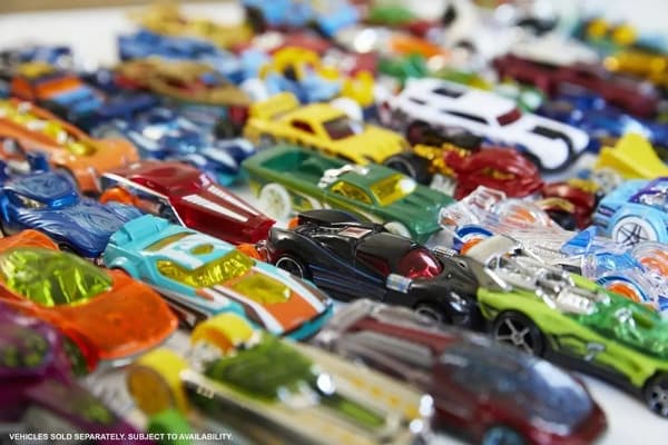 Hot Wheels 50-piece gift set by Mattel