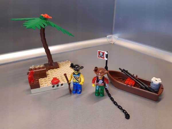 Lego Pirates 7071 Treasure Island
