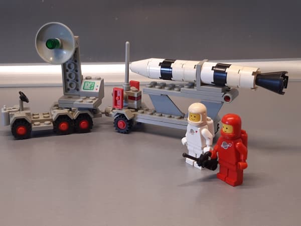 LEGO Classic Space 897 Mobile Rocket Launcher