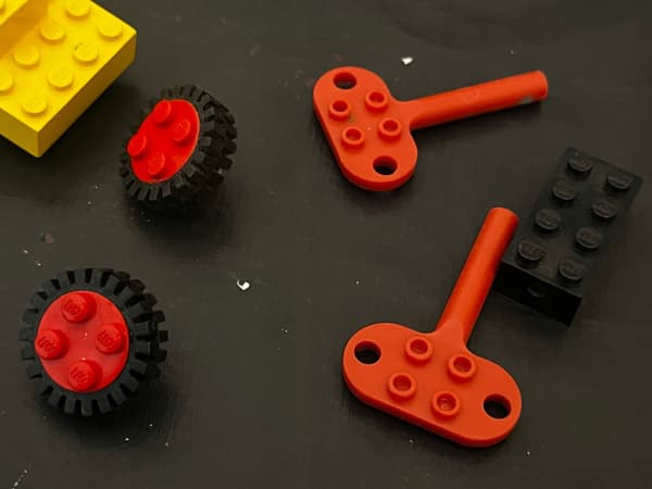 895 LEGO Element with reverse drive