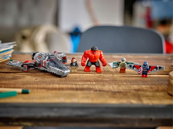 LEGO MARVEL 76292 CAPTAIN AMERICA VS THE RED HULK building set