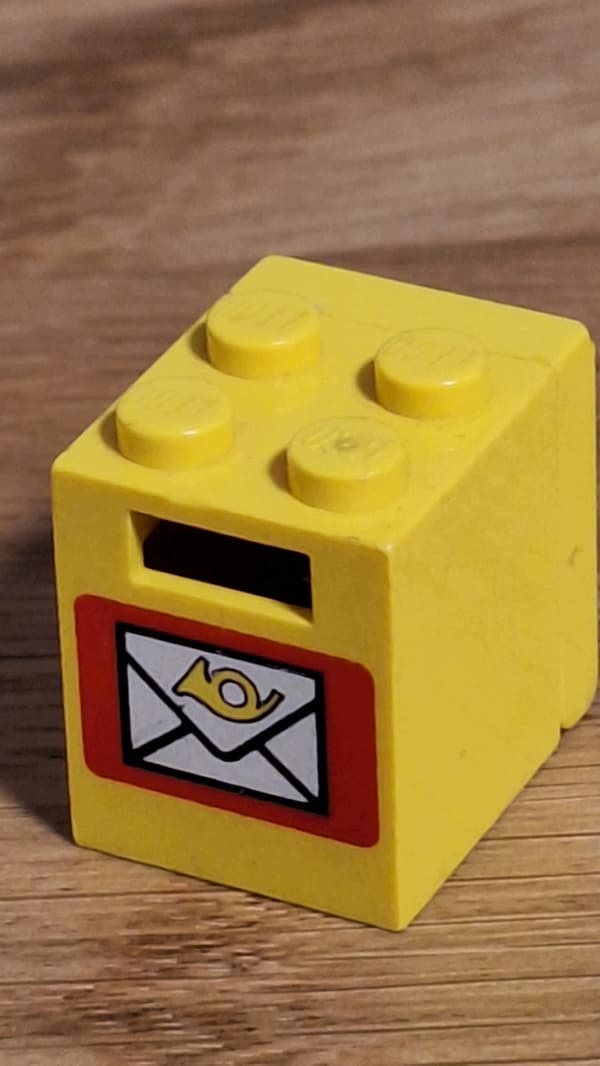 LEGO 6651 Post Office Van 1982 – 100% complete, in very good condition.