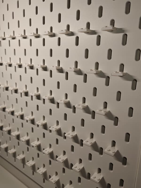 100 PIECES IKEA SKADIS BOARD HOLDER FOR MINI LEGO FIGURES – WHITE