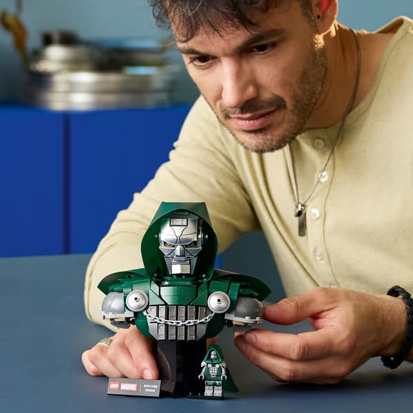 LEGO Marvel Dr Doom Bust 76345