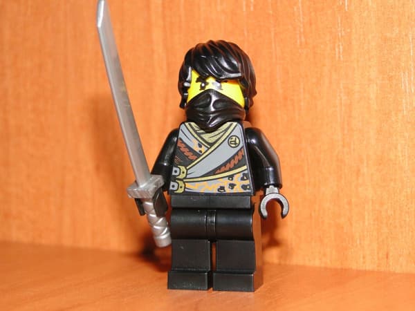 NEW LEGO Ninjago Minifigure – COLE REBOOTED Techno Robe – njo090