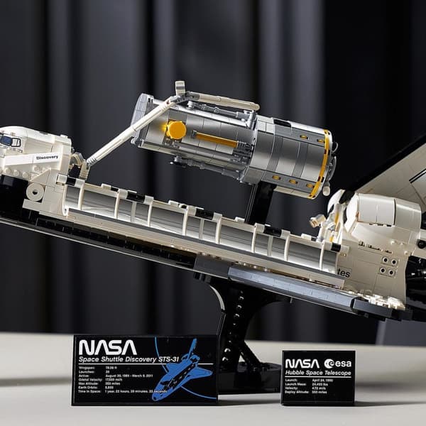 LEGO Building Set: NASA’s Discovery Space Shuttle