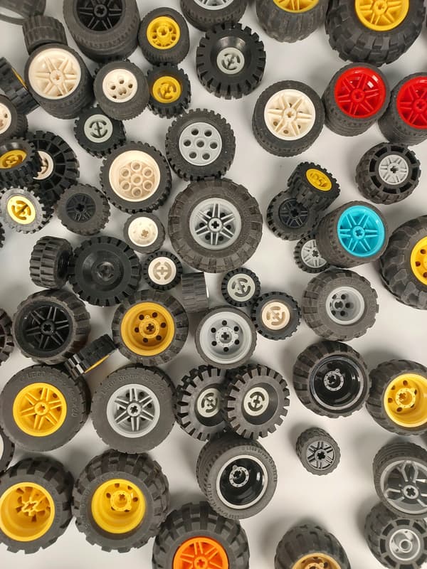 LEGO TECHNIC MIX – Wheels for Building Vehicles. Assorted, Genuine 0.5 kg