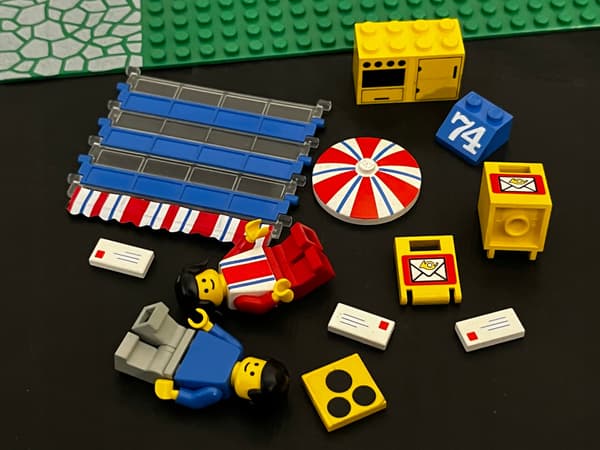 6374 LEGO Holiday Home