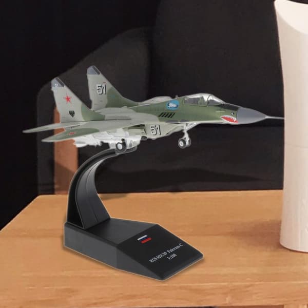 1:72 MIG Russian fighter aeroplane model made from an alloy