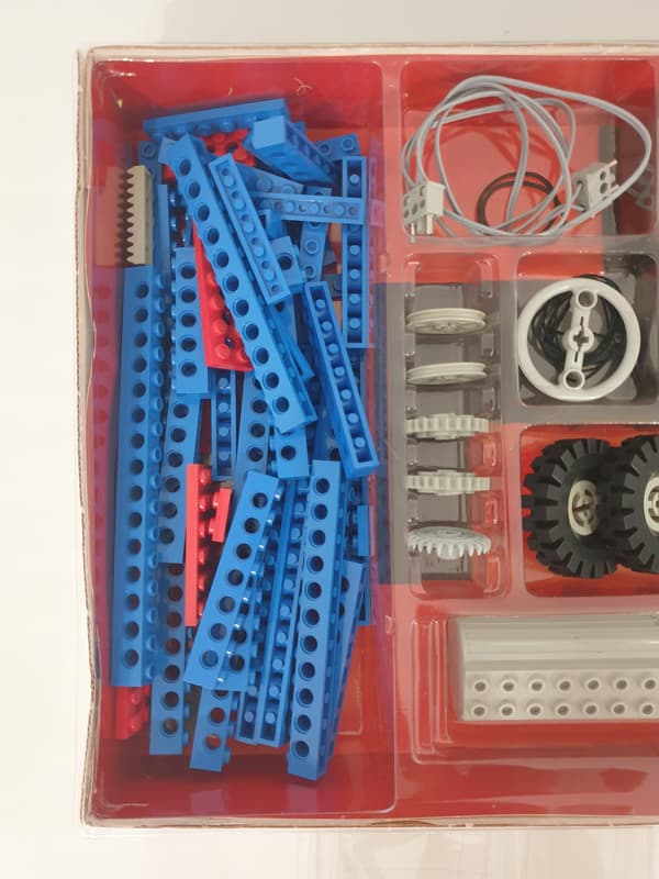 Lego Technic 8050 Construction Set with Motor + Batteries