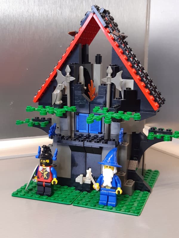 Lego Castle 6048 Majisto’s Magical Workshop