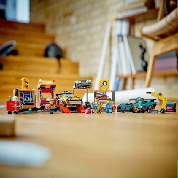 LEGO City 60389 Car Tuning Workshop