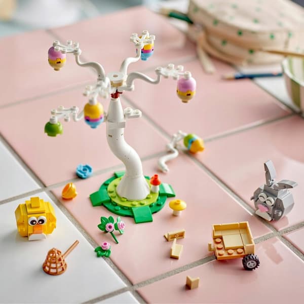 LEGO ICONIC Easter Egg Hunt with the Easter Bunny and a Chick 40808