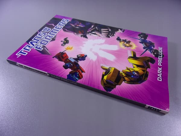 THE TRANSFORMERS: DARK PRELUDE, 2013, English-language edition