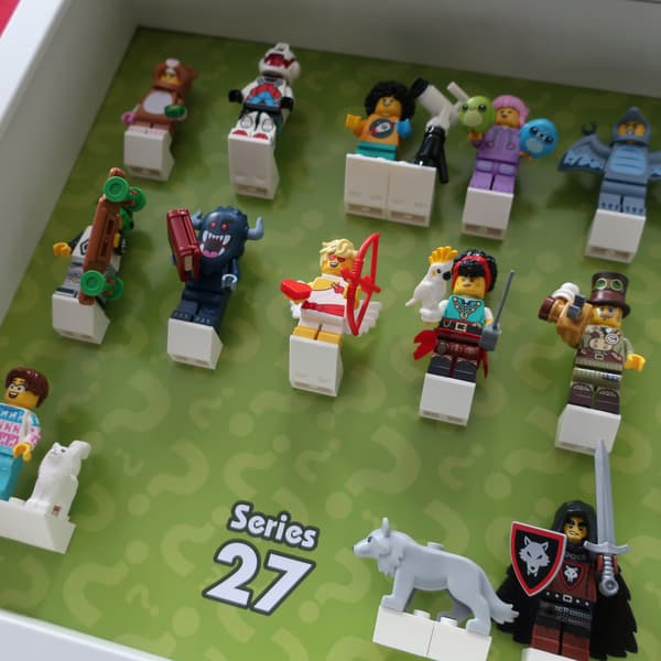 LEGO MINIFIGURES FRAME 71048 SERIES 27 27CM