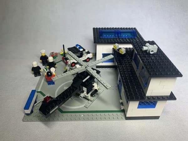 Lego 6384 – Police Station