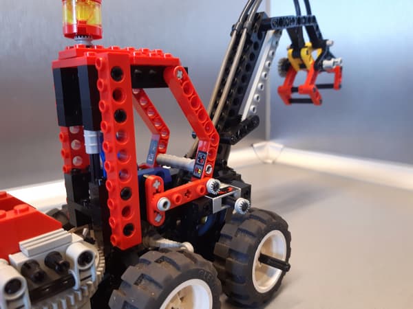LEGO 8443 Technic Pneumatic Log Loader
