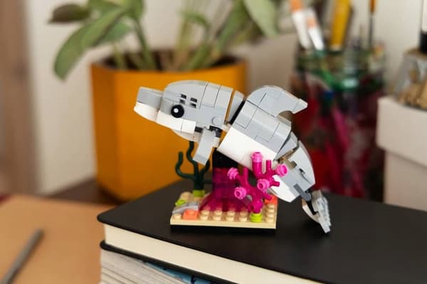 LEGO 5010075 Mini-display stand with a dolphin