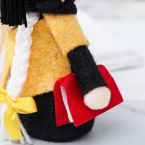 GRADUATION GIFT FIGURINE: GNOME m1