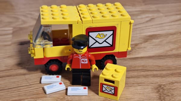 LEGO 6651 Post Office Van 1982 – 100% complete, in very good condition.