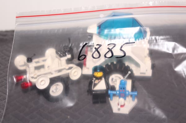 LEGO SPACE CLASSIC 6885 Saturn Base Main Team Set