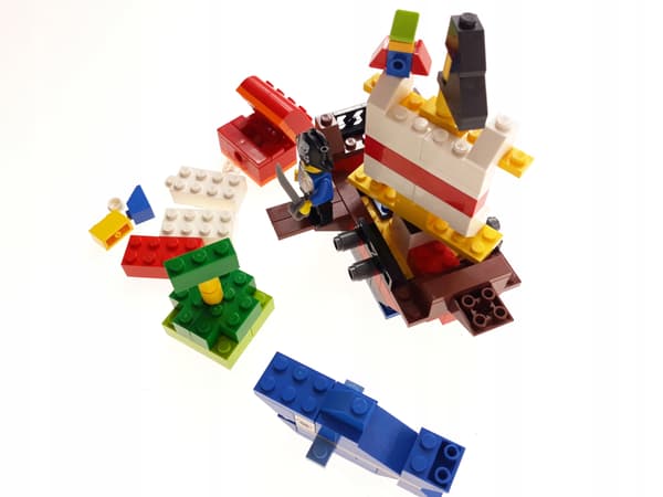Lego Creator 6192 Pirates Building Set – NEW