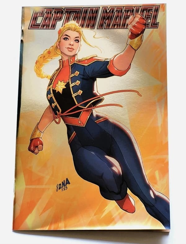 Marvel Captain Marvel Comic 1/2023 (in English) FOIL