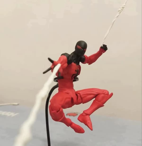 SPIDER-MAN COLLECTOR'S FIGURE + ACCESSORIES - SPIDER-MAN CLASSIC