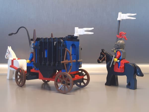 LEGO Castle 6042 Dungeon Hunters (No. 2)