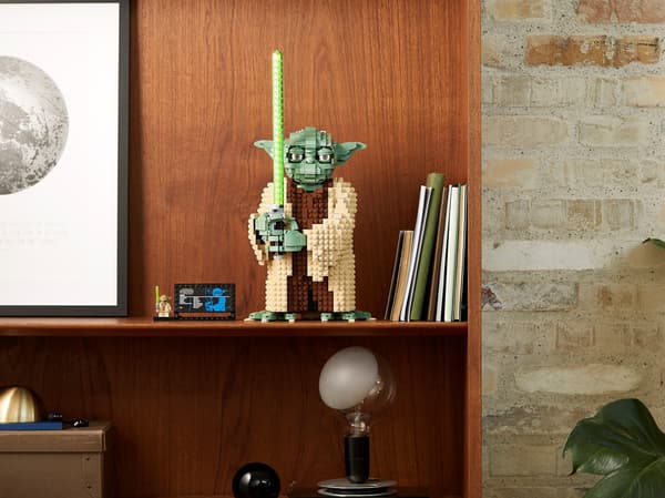 Lego Star Wars Yoda the Jedi Set 75255 ((((dented box))))