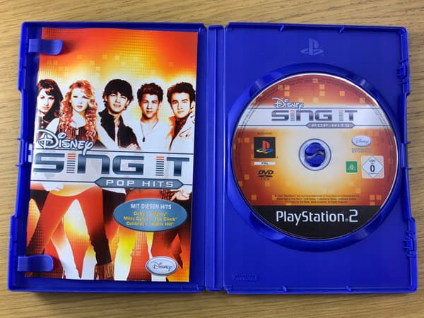 DISNEY SING IT POP HITS CD, very good+ condition, complete set, PS2