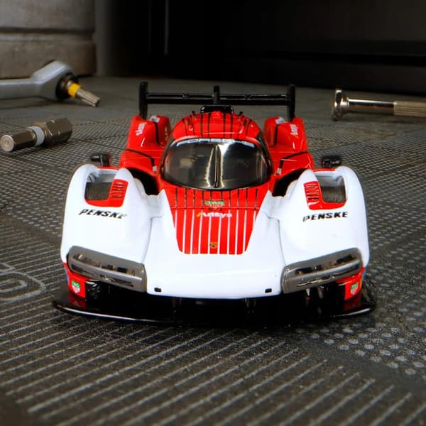 Hot Wheels Porsche 963 Elite64 red racing model