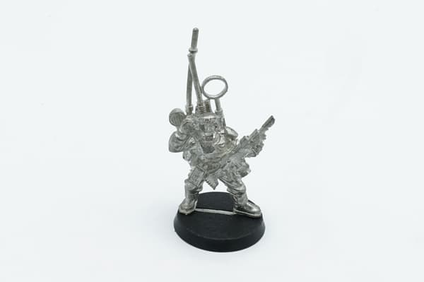 Warhammer 40k Imperial Guard Cadian Commlink Operator metal figurine