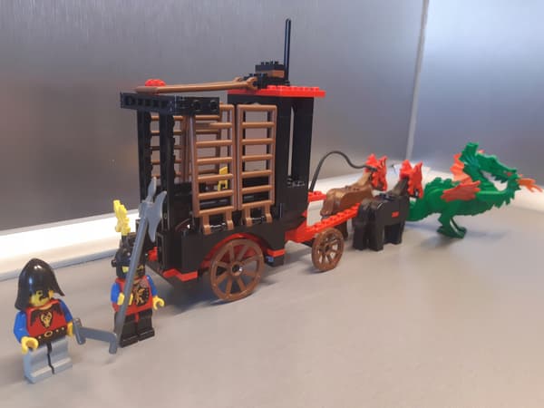LEGO Castle 6056 Dragon Wagon