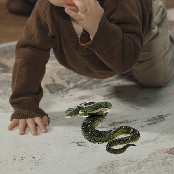 2 REALISTIC SNAKE MODELS – DECORATIONS AND PROPS FOR PRANKS