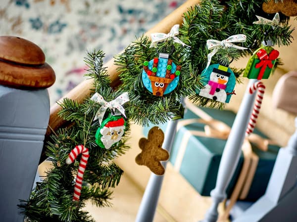 LEGO 40744 Christmas Decorations Collection – A Christmas Gift