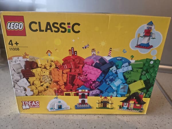 LEGO Classic 11008 Bricks and Houses – NEW SET