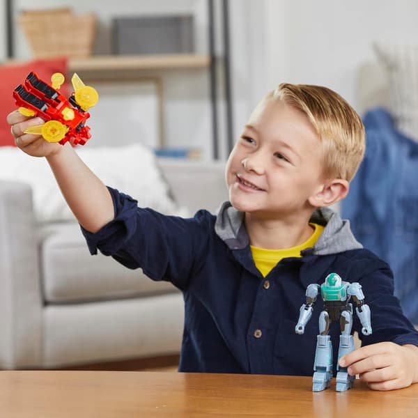 TRANSFORMERS Figures: Terran Twitch and Robby Malto