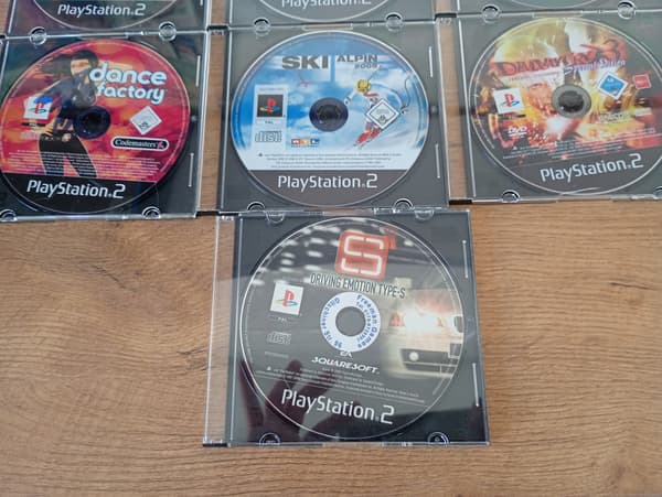 PS2 GAME SET: 10 PlayStation 2 (PS2) games in boxes