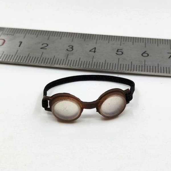 1/6 scale goggles. Display Gear model collection. Soft rubber. Compact prop.